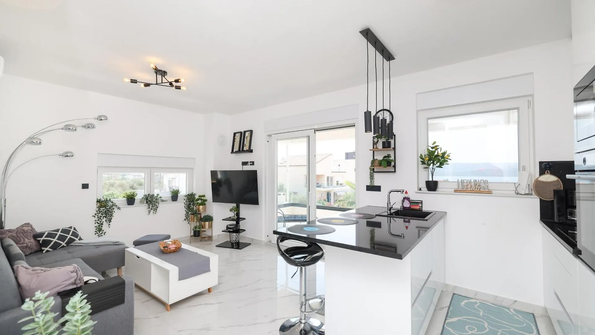 טוראני Two Bedroom Apartment With A Sea View In A Quiet Area 0*,