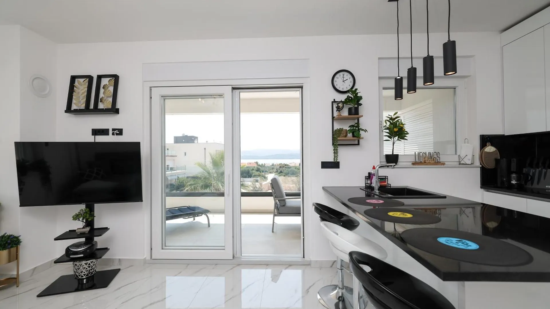 טוראני Two Bedroom Apartment With A Sea View In A Quiet Area