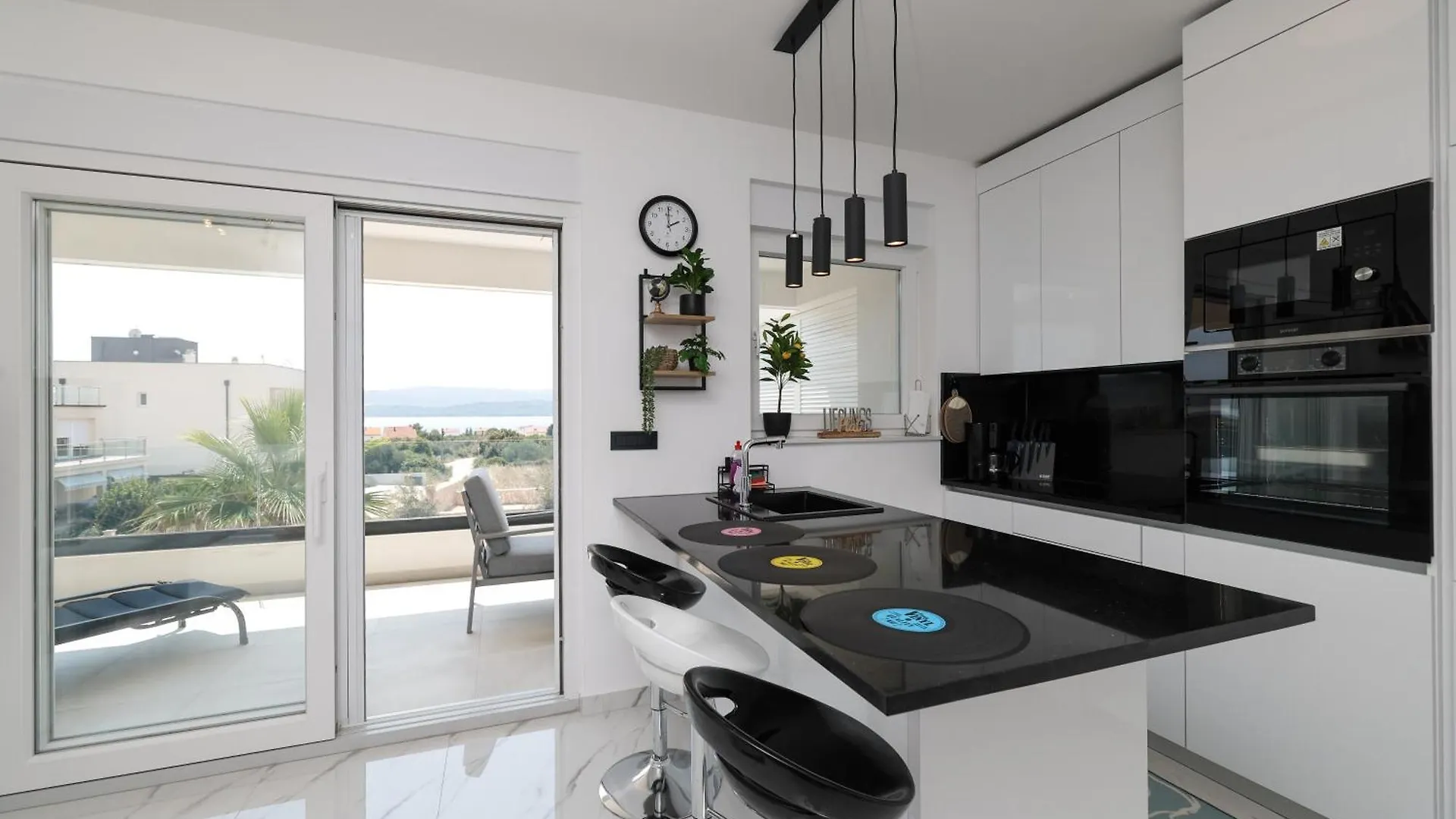 טוראני Two Bedroom Apartment With A Sea View In A Quiet Area
