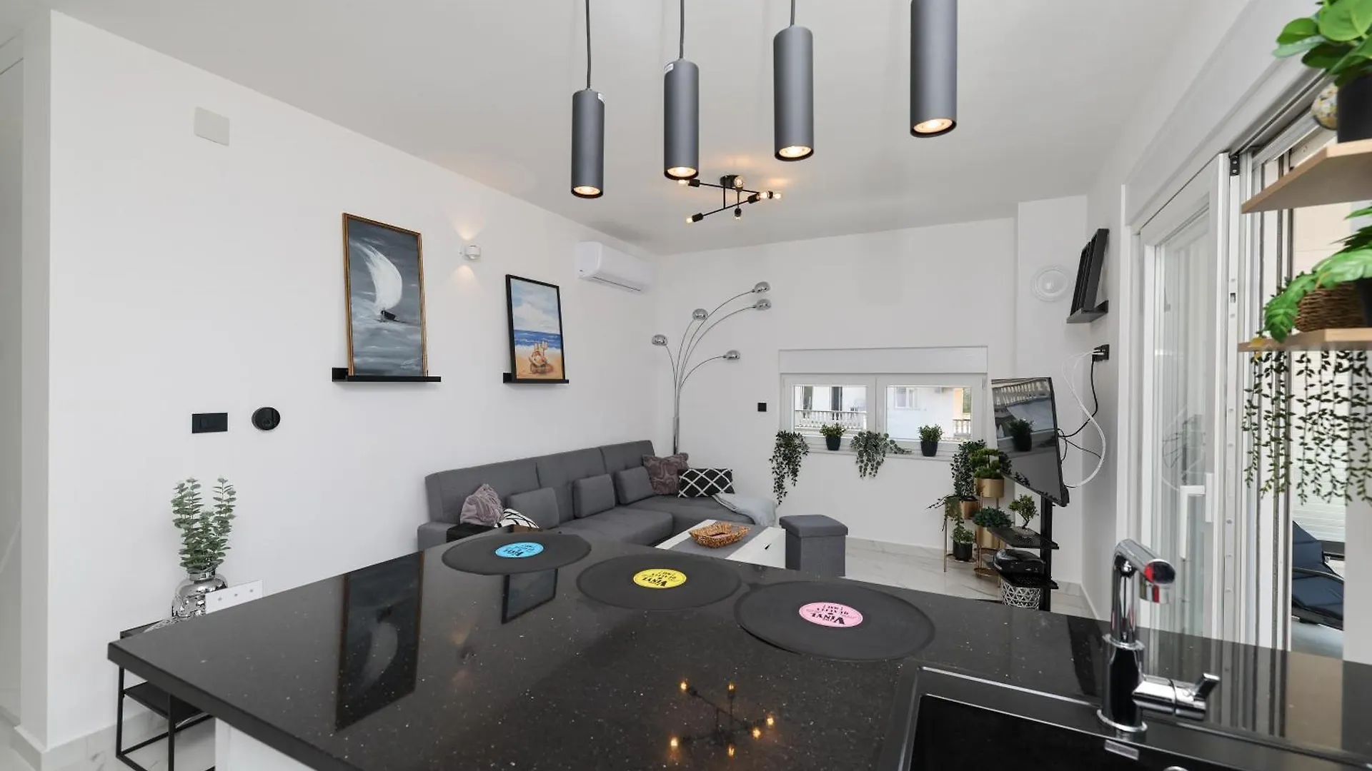 טוראני Two Bedroom Apartment With A Sea View In A Quiet Area קרואטיה